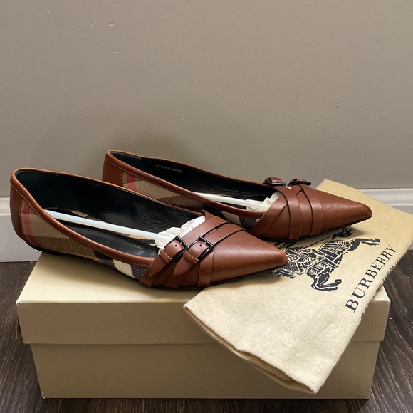 Authentic Burberry pointed toe flats classic Burberry plaid on the sides - Picture 2 of 6